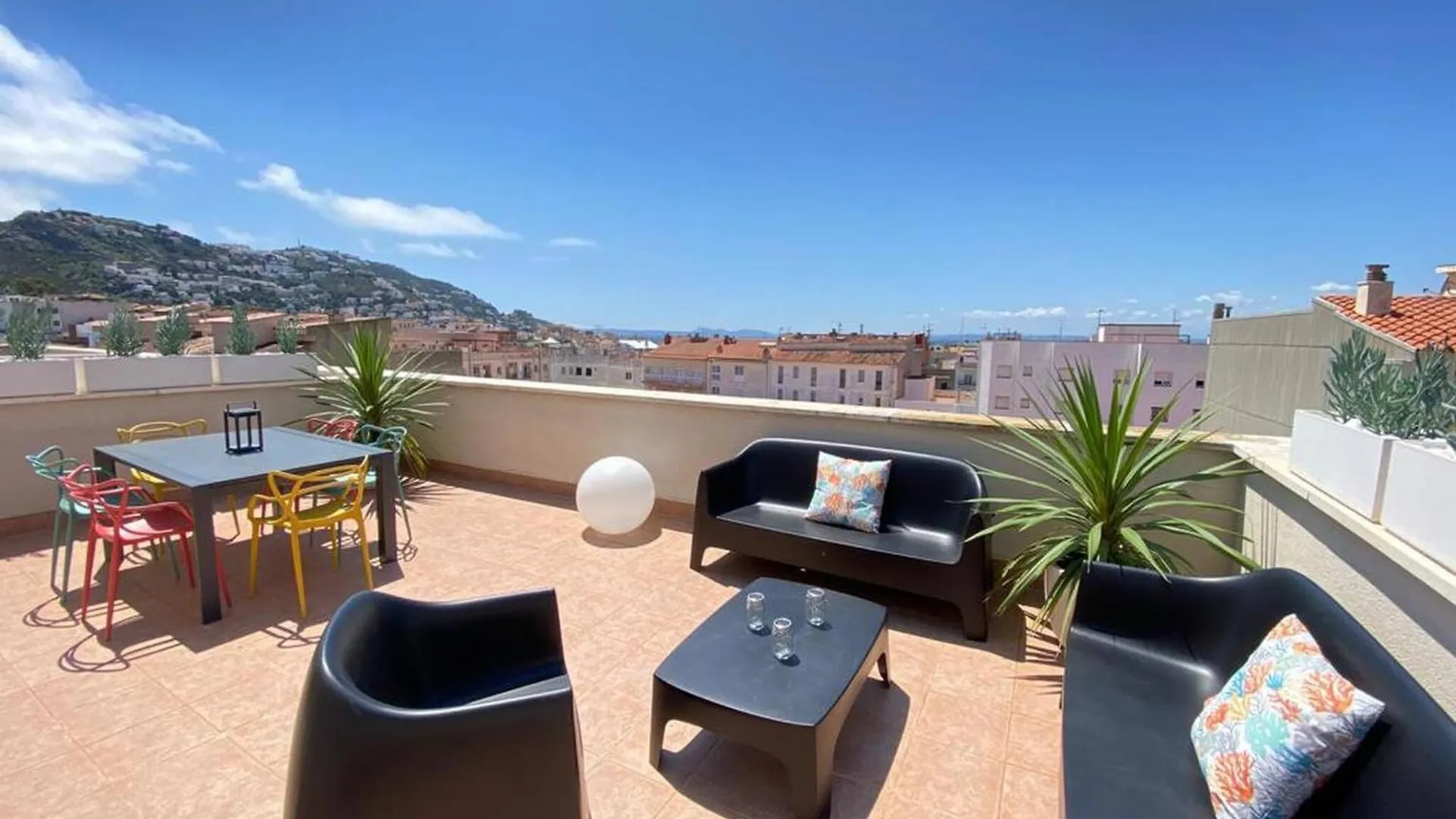 Atico-Duplex Moderno En En El Centro De Roses location